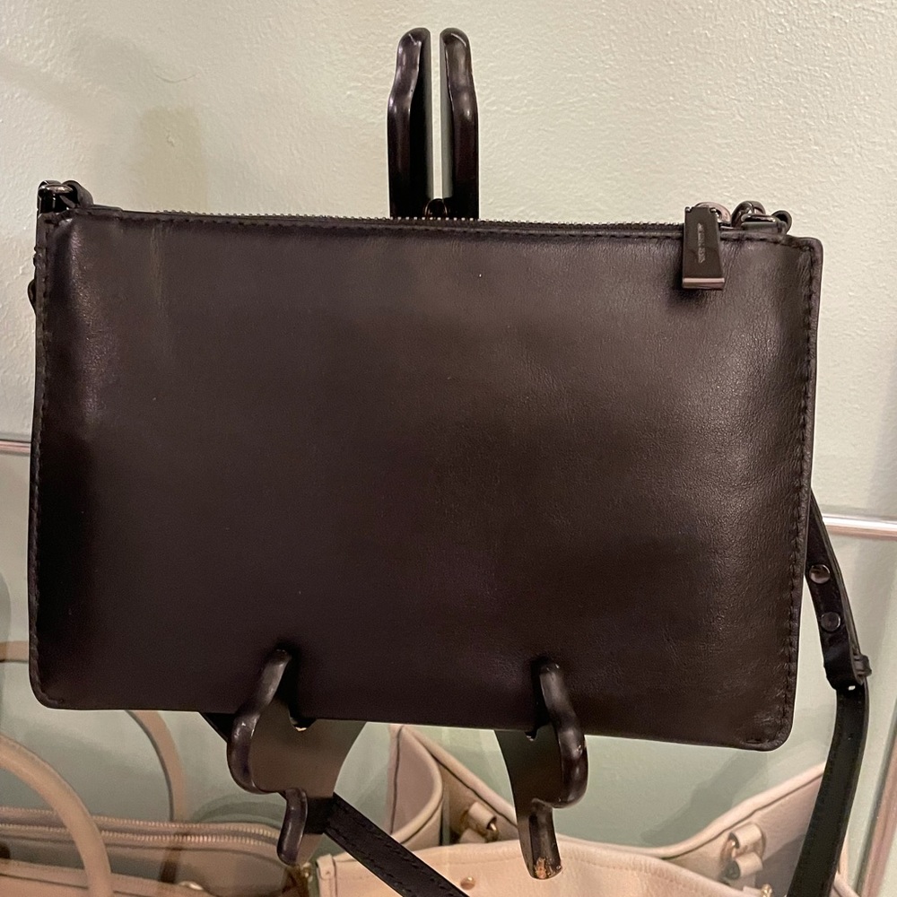 News print crossbody - Picture 3 of 9